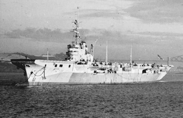HMS Vengeance, futuro NAeL Minas Gerais, a servio da Marinha Britnica.