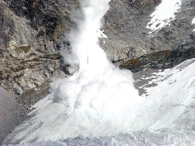 avalanche-everest