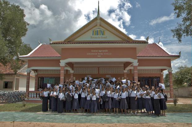 No Camboja, a 2000ª biblioteca fundada pela ONG de James Wood