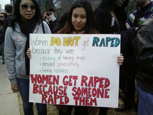Mulheres não são estupradas porque são vagabundas ou usaram saia curta; elas são estupradas porque alguém as estuprou.