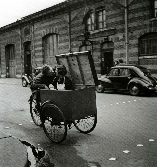 Uma foto de Robert Doisneau.