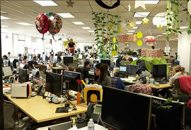 Este é o escritório do Facebook. Colorido, infantil e competitivo