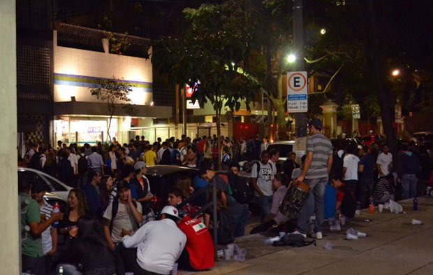 Jovens universitários ocupam a rua Maria Antônia, no centro da cidade