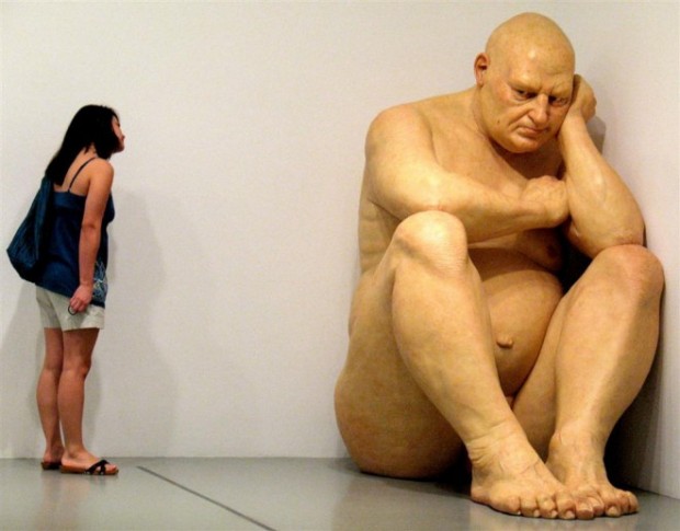 Súper-realistas-y-alucinantes-esculturas-humanas-Ron-Mueck-8