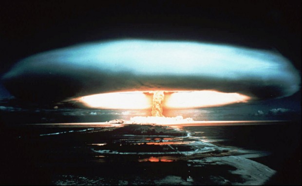 Bomba Tsar. Quarenta megatons de potência, explodida na Nova Zembla. Vinte mil vezes mais poderosa que a jogada sobre Hiroshima.