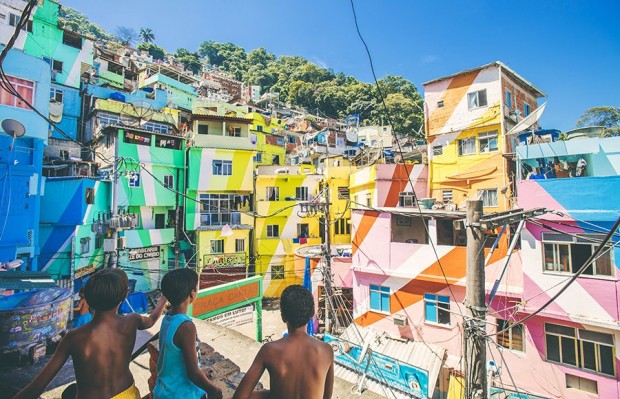 As cores da favela no morro Santa Marta, no Rio de Janeiro