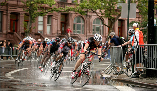 Harlem Skyscraper Cycling, a mais antiga corrida de bicicleta realizada em Nova York (Foto: NY Times)