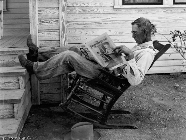 Camponês lendo o jornal em Coryell County, 1931