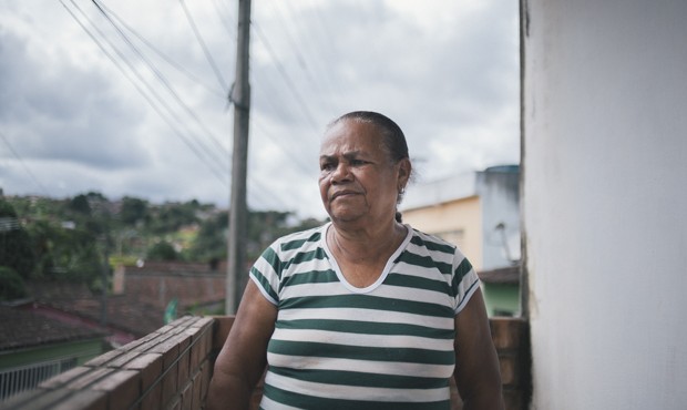 Em Pernambuco, Maria José perdeu a casa em que passou a vida para uma obra de acesso ao estádio que não foi sequer terminada