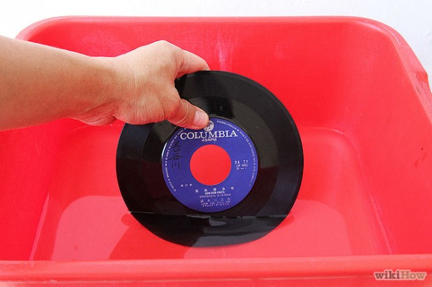 670px-Turn-Old-Vinyl-Records-Into-a-Book-Stand-Step-4