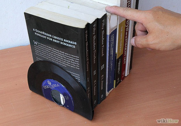 670px-Turn-Old-Vinyl-Records-Into-a-Book-Stand-Step-8