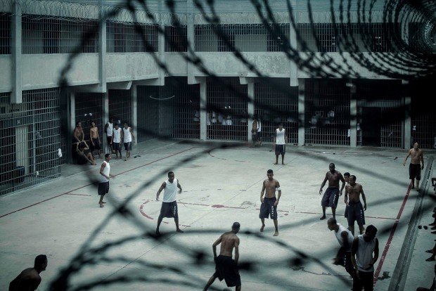 Pátio da penitenciária de Ribeirão de Neves, MG. Foto: Peu Robles